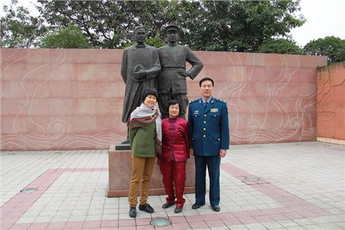 朱德陈玉珍 朱德与陈玉珍铜像在南溪揭幕
