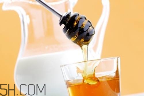 >牛奶加蜂蜜的功效是什么？牛奶加蜂蜜可以减肥吗？