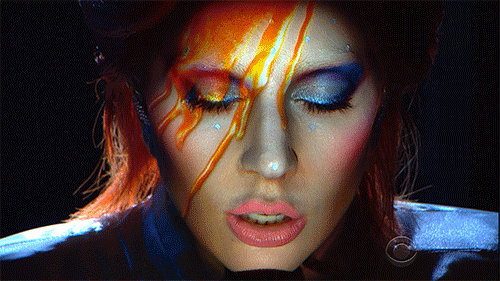 第58届格莱美颁奖典礼举行 Lady Gaga向去世摇滚变色龙David Bowie致敬表演成一大看点（图）