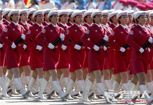 中国国事访问欢迎仪式改革 中国女兵方阵亮相