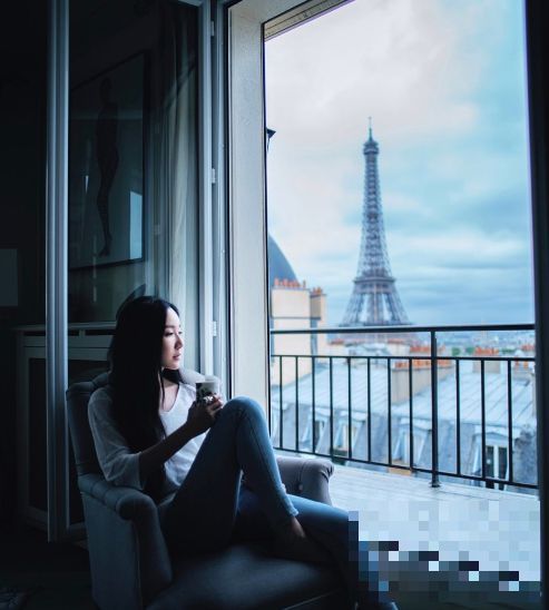 娄艺潇登杂志封面 大片取景于巴黎心动的美