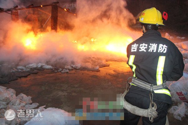 吉安县一塑料袋回收公司着火 屋顶被烧坍塌