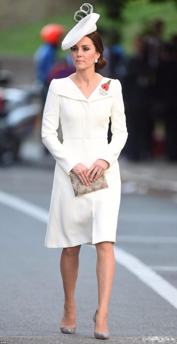 >真节俭！凯特王妃穿旧衣陪同威廉王子亮相 白裙尽显优雅大气