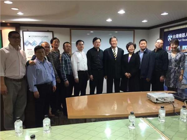 南宁副市长伍娟 南宁市副市长见台湾中华农业交流协会荣誉理事长