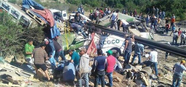 >墨西哥发生严重交通事故 至少10人死亡10人受伤
