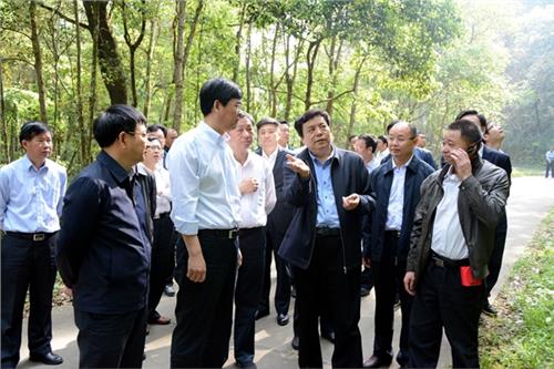 眉山市長宋朝華拜訪國家林業局局長趙樹叢等領導