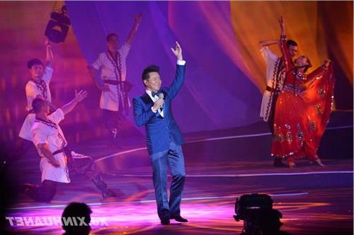 >王宏伟演唱会 “西部情歌王子”王宏伟在新疆举办个人演唱会