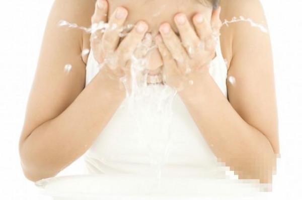 牛奶洗脸的正确方法   教你轻松洗出白嫩美肌