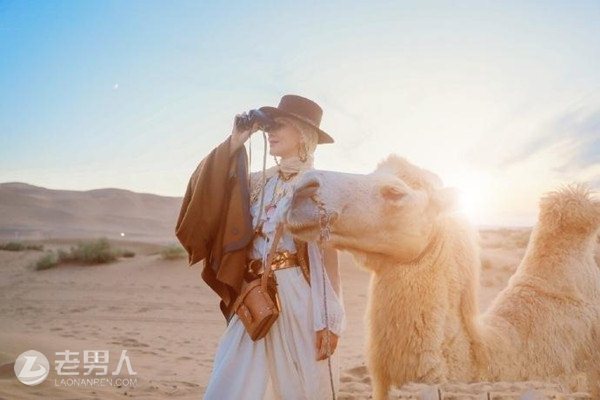 >骑骆驼穿越沙漠 刘嘉玲简直就是从波斯来的