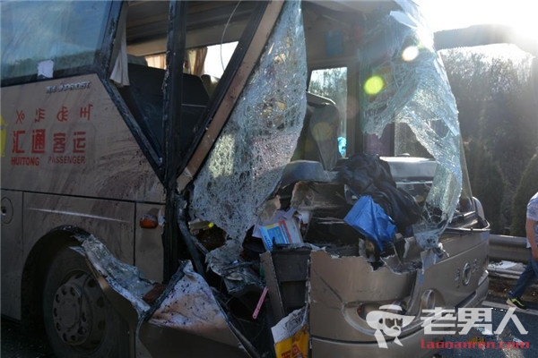 >四川客车撞上货车 事故造成1人死亡
