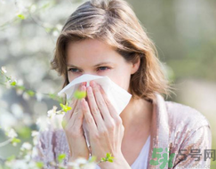 >秋季过敏性鼻炎是什么原因引起的？秋季鼻炎过敏怎么办？