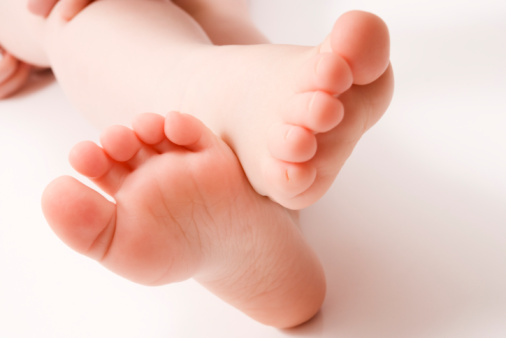 孩子大脚趾得了甲沟炎怎么治疗