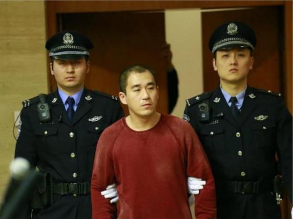 >张默被批捕最高被判3年 张默涉“容留他人吸毒”被批捕 律师:最高可判3年