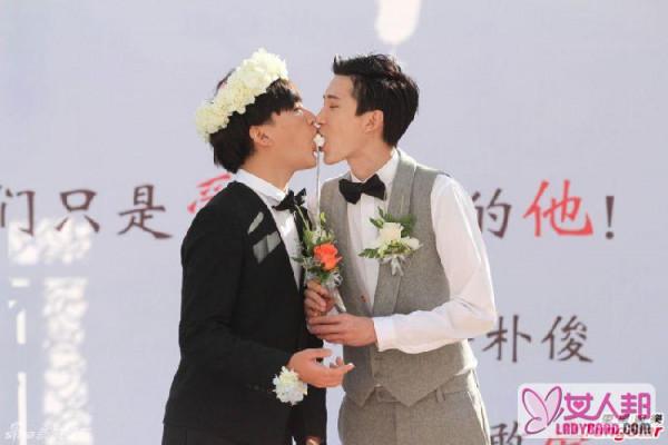 金朴俊与同性男友结婚 曾参加2010届快男(组图)