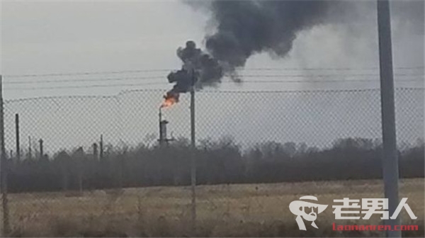 >美国炼油厂发生爆炸 事故引发大火致20人伤亡