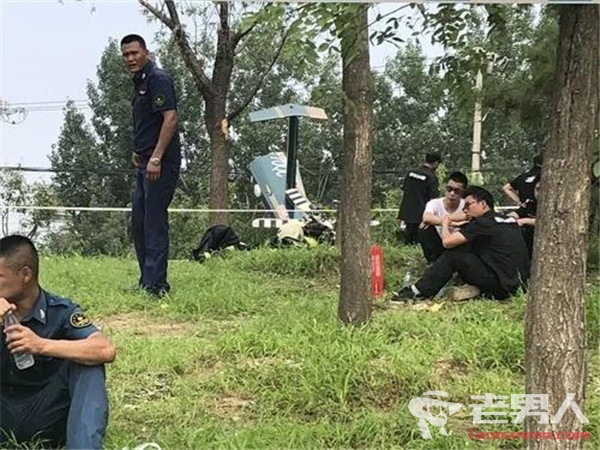 北京一直升机因故障坠落 头尾分离致机内4人受伤