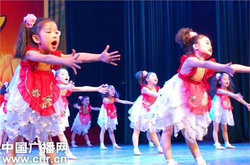 2013幼儿舞蹈视频大全爱我你就抱抱我