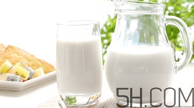 早上喝牛奶会长高吗？早上喝牛奶会变白吗？
