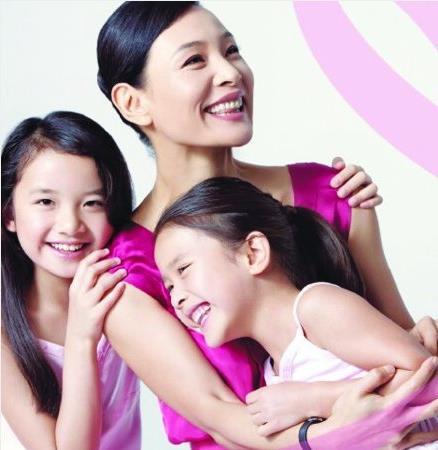 陈冲领养的女儿 特写:陈冲和她的三个女儿