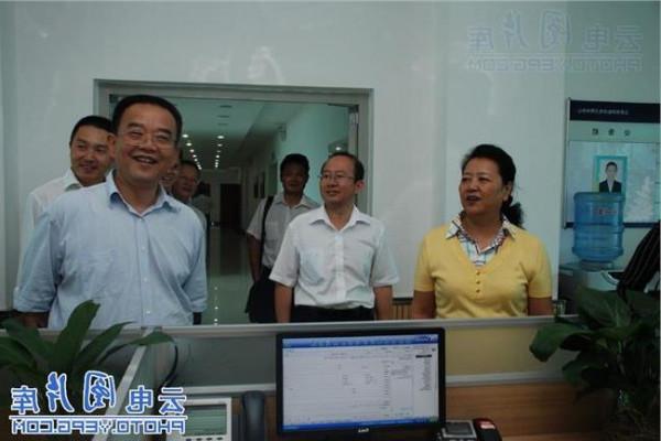 云南电网公司张慧清 张慧清代表南方电网公司慰问驻滇部队