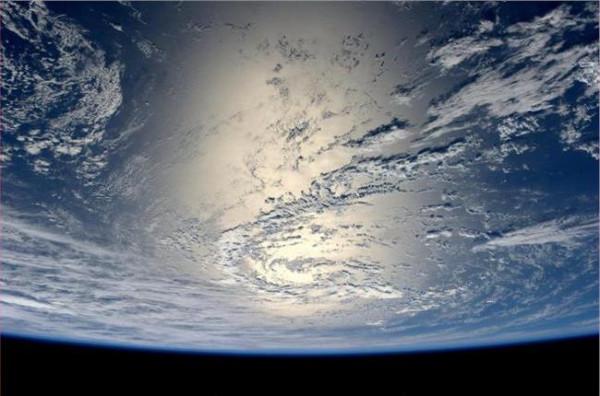 杨利伟在太空呆了多久 杨利伟在太空飞行了多少小时?他绕行地球一圈约需多少小时?