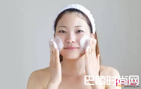 冬季正确洗脸的方法 告别脸部干燥！
