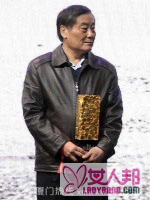 中国首富宗庆后荣获“2012芭莎男士年度实业家”
