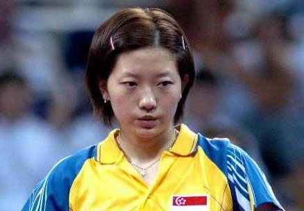 >新加坡乒乓球名将李佳薇含泪宣布退役