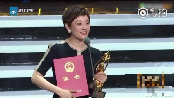 孙俪获最佳女演员获奖感言感动全场 邓超调侃自己是背后的伟大男人