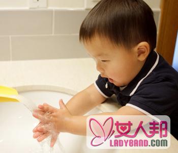 【宝宝洗手要用洗手液吗】宝宝洗手用洗手液还是肥皂好_给宝宝洗手的正确方法_宝宝洗手的注意事项