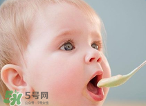 宝宝几个月可以吃水果泥？宝宝多大可以吃果泥？