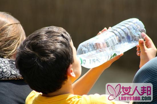 喝水有什么好处  每日一杯轻松治疗日常疾病