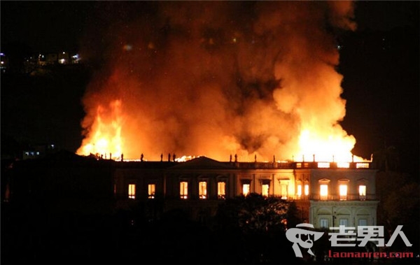 巴西国家博物馆发生火灾 起火原因正在调查中