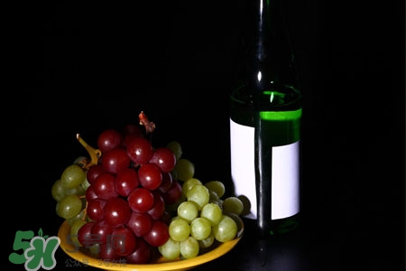 >乙肝患者能喝红酒吗？喝红酒对乙肝有影响吗？