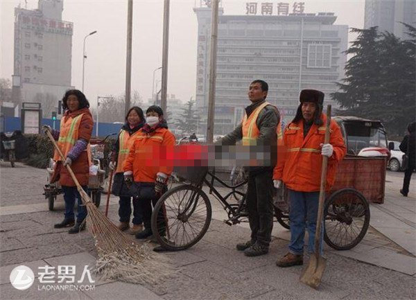 环卫队是千万土豪 钱和工作是两码事