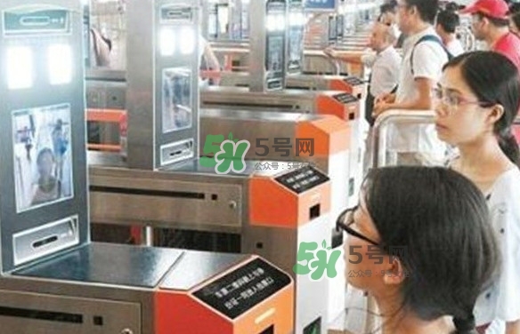 武汉火车站刷脸进站 刷脸进站怎么操作？