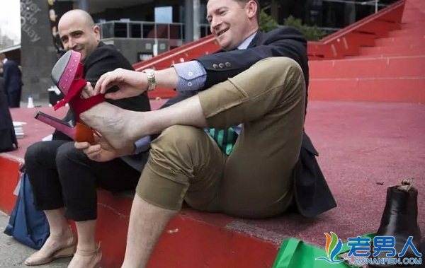 >澳洲男子团体穿高跟鞋游行示威 呼吁反对女性暴力