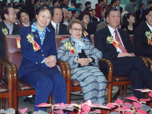 廖永远的夫人 何贤子女 的澳门华人领袖何贤与夫人陈琼的第12个儿子