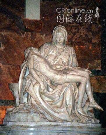 >米开朗基罗的大理石雕塑《母爱》
