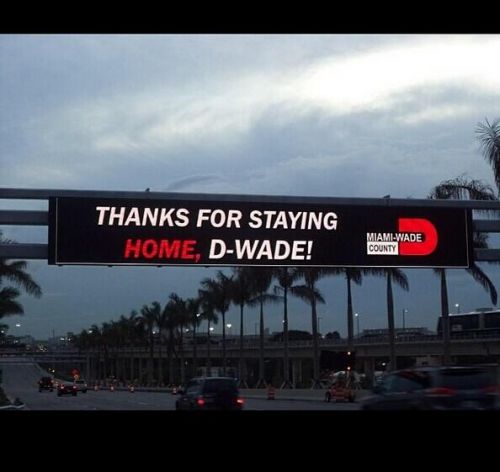>迈阿密机场打标语向韦德致敬:感谢你留下!