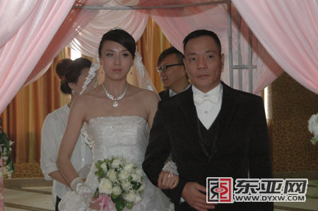 程东老婆是谁 程东老婆刘亚娟自个资料相片