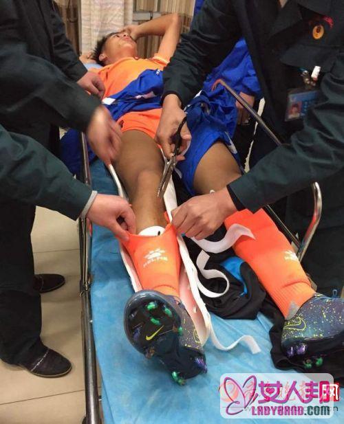对人不对球！U17足球联赛：申花后卫凶狠飞铲造成北海球员双腿粉碎性骨折(图)