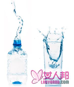 【喝纯净水好还是矿泉水好】婴儿能不能喝纯净水_喝纯净水的好处