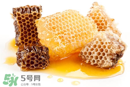 >过敏性鼻炎可以吃蜂蜜吗？过敏性鼻炎能不能吃蜂蜜？
