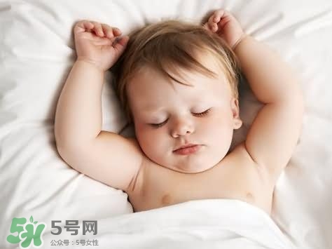 新生儿头睡偏了怎么办?新生儿头睡偏了怎么矫正?