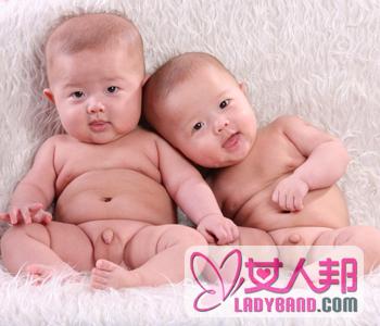 【怎样生双胞胎】怀双胞胎的早期症状_如何生双胞胎_生双胞胎的秘诀