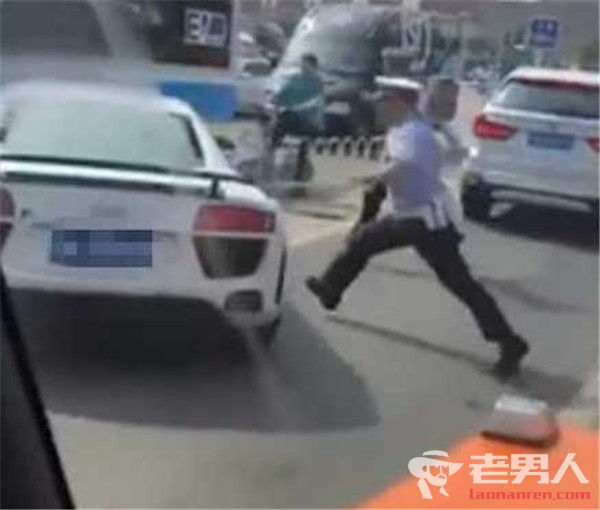 >北京撞交警司机自首 两名嫌疑人系毒驾