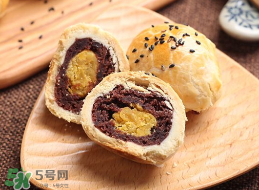 ​蛋黄酥可以不用猪油吗？蛋黄酥用什么油好？