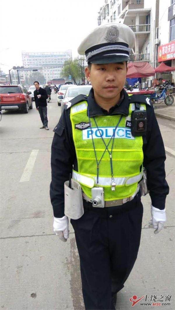 >白少康警级 上海副市长白少康:辅警协助交警指挥交通 不具备执法权