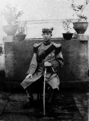军阀周西成 军阀混战中的贵州省主席周西成(上册)